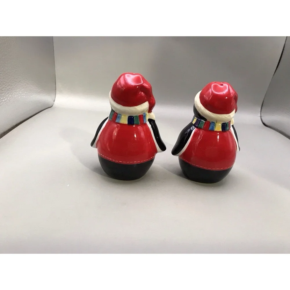 Scott's Christmas Collectables Penguin Salt & Pepper‎ Shakers With Box